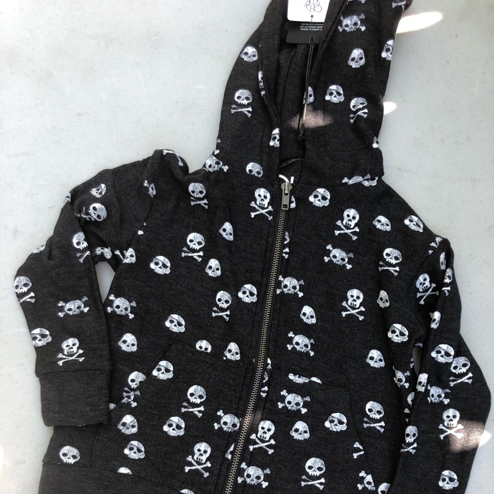 Chaser kids hoodie with white printed skulls -